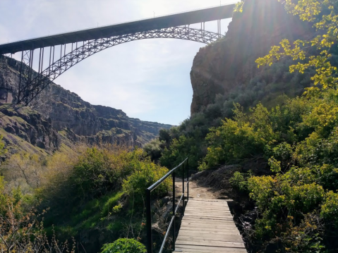 Explore The Bottom Of The Snake River Canyon In Idaho On The Stunning Mogensen Trail