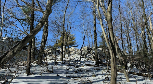 Hiking The Jaw-Dropping Stairway To Heaven In New Jersey Is Actually Even Better With The Snow