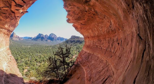 The Gorgeous 2-Mile Hike In Arizona’s Coconino National Forest That Will Lead You To A Hidden Cave
