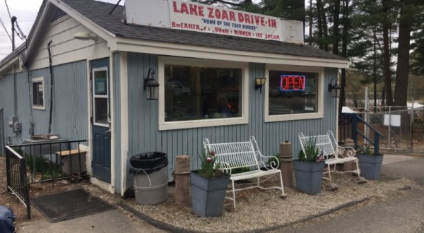 Voted The Best Burgers In Connecticut, Lake Zoar Drive-In Has Food So Delicious You Won’t Want To Resist