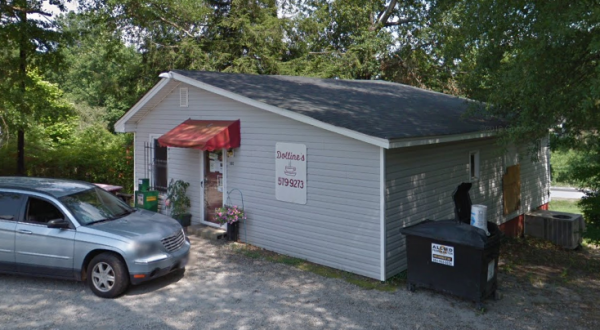 This Tiny Roadside Burger Shack In South Carolina Is Mouthwateringly Good