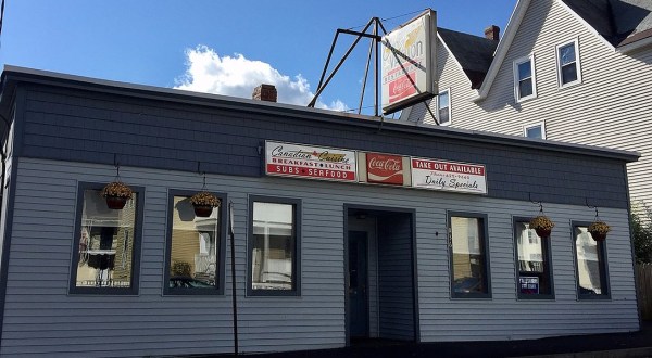 Home Of The 1-Pound Poutine, Chez Vachon In New Hampshire Shouldn’t Be Passed Up