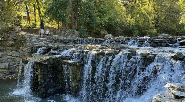 The Gorgeous 1.5-Mile Hike Along Texas’ Prairie Creek That Will Lead You Past A Footbridge And Waterfall