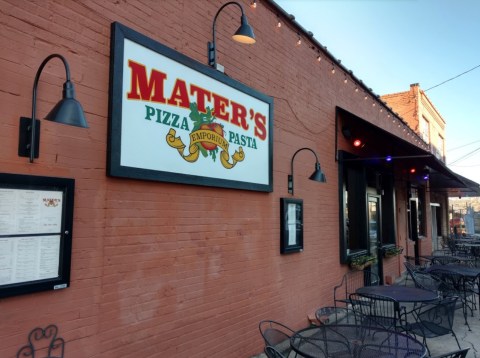 Home Of The 7-Pound Pizza, Mater's Pizza & Pasta Emporium In Alabama Shouldn't Be Passed Up