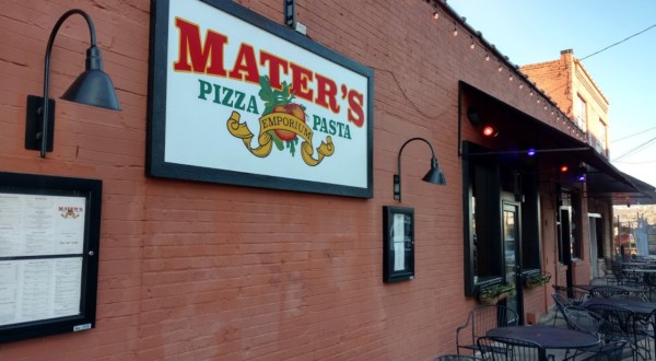 Home Of The 7-Pound Pizza, Mater’s Pizza & Pasta Emporium In Alabama Shouldn’t Be Passed Up