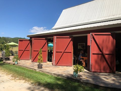 There’s A Restaurant In This 75-Year-Old Stable In Georgia And You’ll Want To Visit