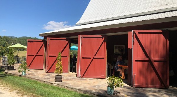 There’s A Restaurant In This 75-Year-Old Stable In Georgia And You’ll Want To Visit