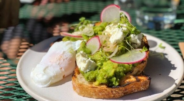 You’re Not A True Southern Californian Until You’ve Tried Avocado Toast, The State’s Most Famous Dish