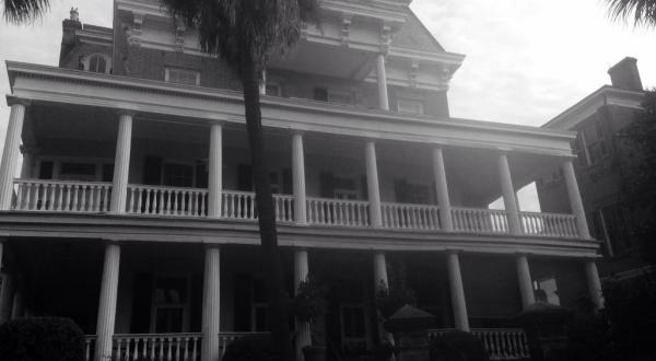 The Terrifying Tale Of South Carolina’s 20 South Battery Inn Will Give You Nightmares
