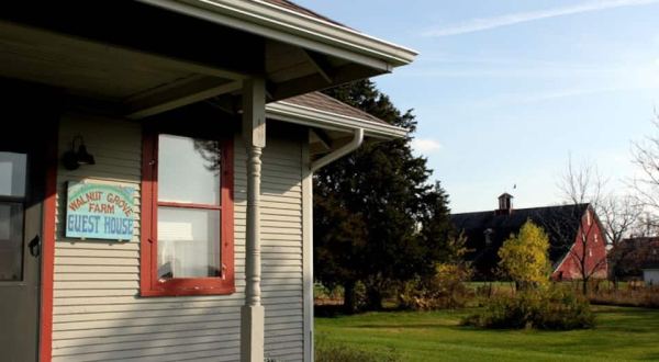 There’s A Bed and Breakfast On This Historic Farm In Illinois And You Simply Have To Visit