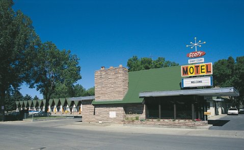 Scott Shady Court Motel Is A Retro Roadside Lodge In Nevada That's Full Of Vintage Charm