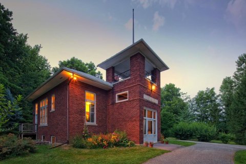 Spend The Night In A Former School From The 1900s At Wilson Schoolhouse Inn In Wisconsin