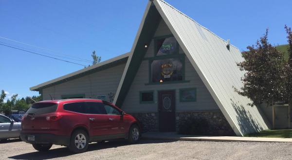 Enjoy A Retro Vibe And A Sports-Themed Menu At Harry’s Place In Montana