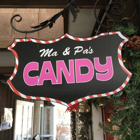 The Absolutely Whimsical Candy Store In Illinois, Ma And Pa's Candy Will Make You Feel Like A Kid Again