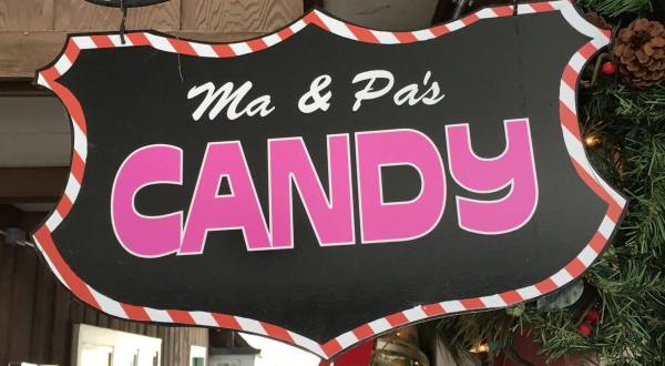 The Absolutely Whimsical Candy Store In Illinois, Ma And Pa’s Candy Will Make You Feel Like A Kid Again