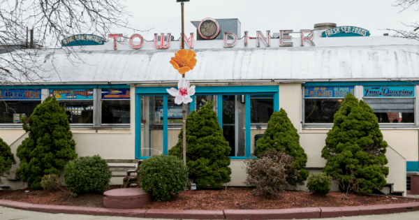 Visit Deluxe Town Diner, The Small Town Diner In Massachusetts That’s Been Around Since The 1940s