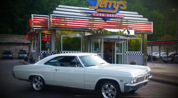 The Very First Drive-Thru Restaurant In Pennsylvania Still Has Cars Lining Up Around The Corner