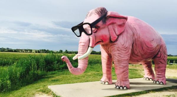 Visit Pinkie the Elephant, A Quirky Roadside Attraction In Wisconsin