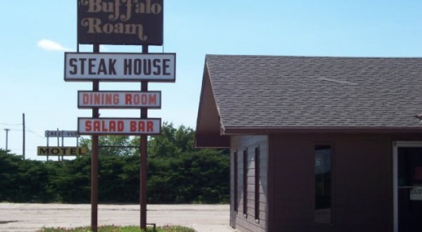 Buffalo Roam Steakhouse Is An All-You-Can-Eat Buffet In Kansas That’s Full Of Country Flavor
