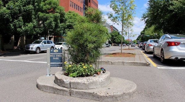 Mill Ends Park Is The World’s Smallest Park And Naturally It’s In Oregon