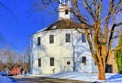 The Old Round Church in Richmond is a Pretty Place of Worship in Vermont