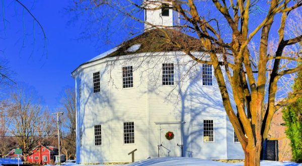 The Old Round Church in Richmond is a Pretty Place of Worship in Vermont