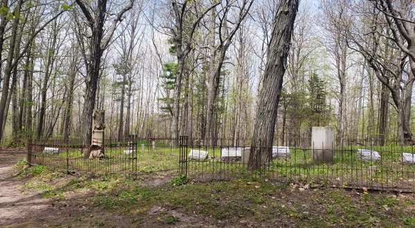 You Won’t Want To Visit The Notorious Glenbeulah Cemetery In Wisconsin Alone Or After Dark