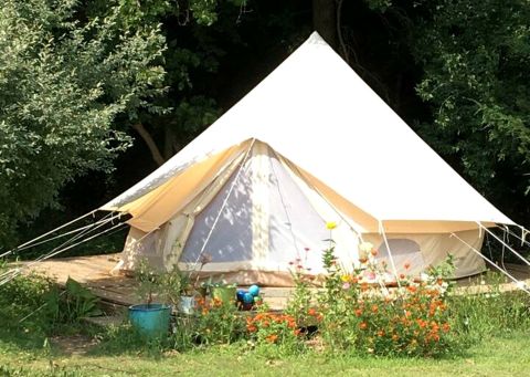 You Can Go Glamping On A Flower Farm Along Scenic Bluffs In Illinois