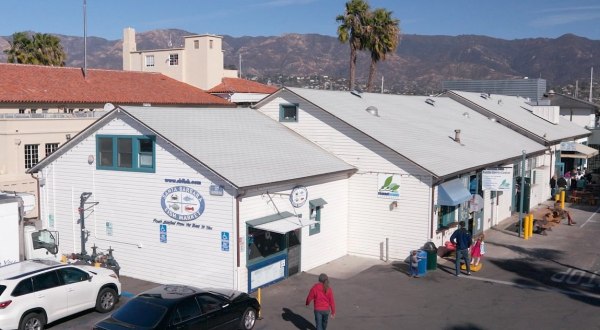 Buy The Best Fresh-Caught Fish And Crab At The Santa Barbara Fish Market In Southern California
