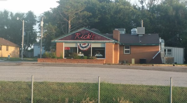 Feel Right At Home With Homestyle Eats At Rick’s Restaurant In Kansas