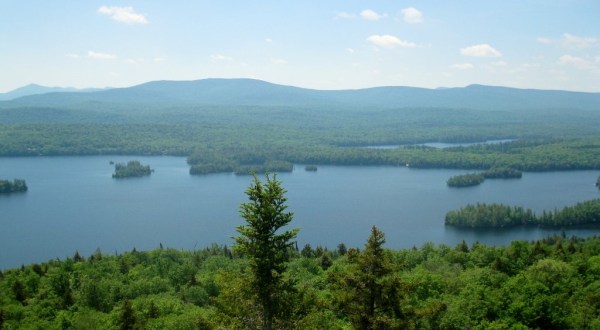 Hike The Gorgeous Castle Rock Trail For Incredible Scenes Of New York’s Blue Mountain Lake
