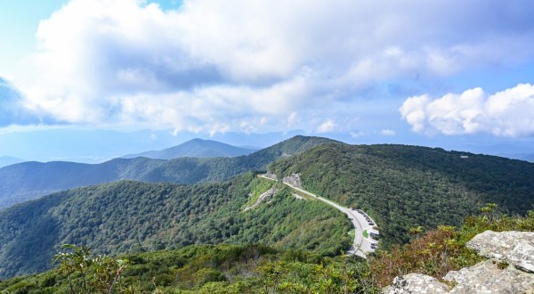 Craggy Pinnacle Trail Is An Easy Hike In North Carolina That Takes You To  An Unforgettable View
