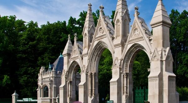 You Won’t Want To Visit The Notorious Crown Hill Cemetery In Indiana Alone Or After Dark