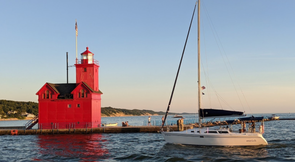 One Of The Most-Photographed Lighthouses In The Country Is Right Here On The Michigan Coast