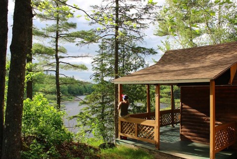 Stay In These Cozy Little Riverside Cabins In Maine For Less Than $60 Per Night
