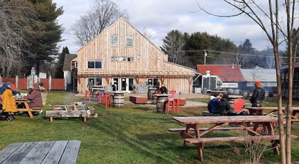 Enjoy Trails And Pizza At This Super Fun Maine Beer Garden In Oxford County