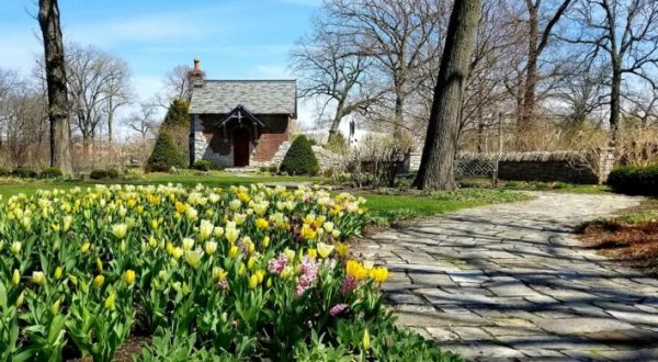 Visit Wellfield Botanic Gardens In Indiana To See Tons Of Colorful Flowers This Spring