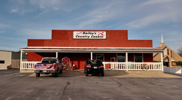 From Tomahawk Steaks To Plate-Sized Prime Rib, Bailey’s Country Cookin’ Is An Arkansas Carnivore’s Dream