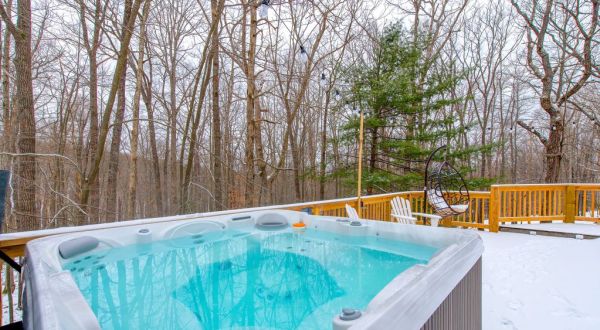 Soak In A Hot Tub Surrounded By Natural Beauty At These 5 Cabins In Maryland