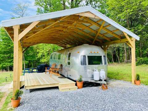 Spend The Night In An Airbnb That's Inside An Actual Vintage Airstream Right Here In Maryland