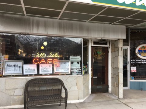 Idle Isle Café Is A Little-Known Utah Restaurant That's In The Middle Of Nowhere, But Worth The Drive