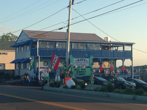 The Beach-Themed Restaurant In New Hampshire Where It Feels Like Summer All The Time