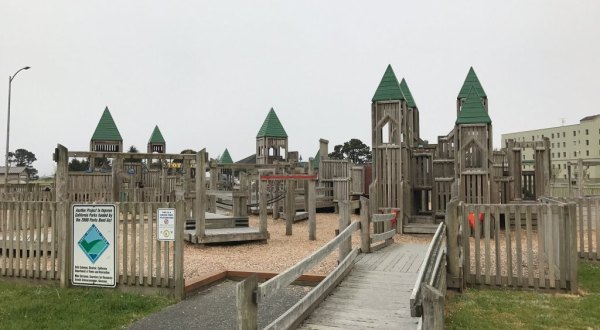 You Could Easily Spend All Day At This Family-Friendly Beachfront Park In Northern California