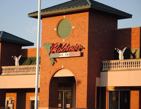 You Don't Have To Leave Illinois To Feel Like You're In Italy At Rubino's Italian Imports