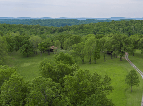 Enjoy The 185-Acre Seclusion Of Arkansas' Sky Hawk Ridge Airbnb