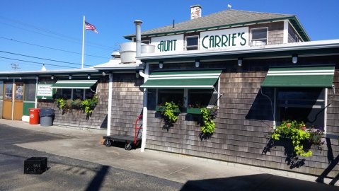 Clam Cakes Were Invented At This Old, Charming Restaurant In Rhode Island In 1920