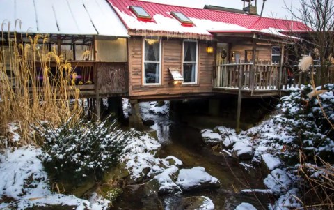 A Former Covered Bridge, Bridgehouse Airbnb In Pennsylvania Oozes Rustic Charm