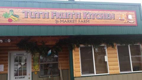 The One-Of-A-Kind Tutti Fruitti Market Farm In Minnesota Serves Up Fresh Homemade Pie To Die For