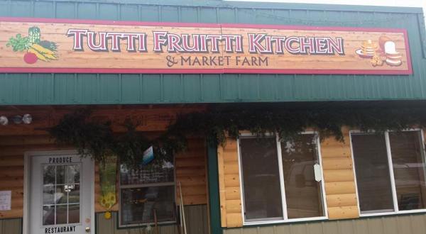 The One-Of-A-Kind Tutti Fruitti Market Farm In Minnesota Serves Up Fresh Homemade Pie To Die For