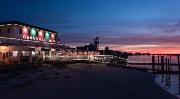 One Of New Jersey’s Hidden Gems, You’ll See The Most Spectacular Sunsets At This Beachfront Restaurant